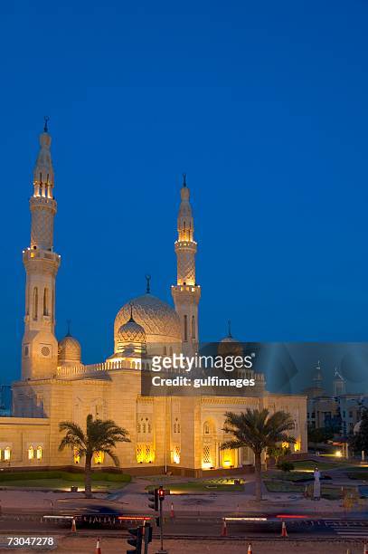 illuminated view of the mosque seen during at night - jumeirah mosque stock pictures, royalty-free photos & images