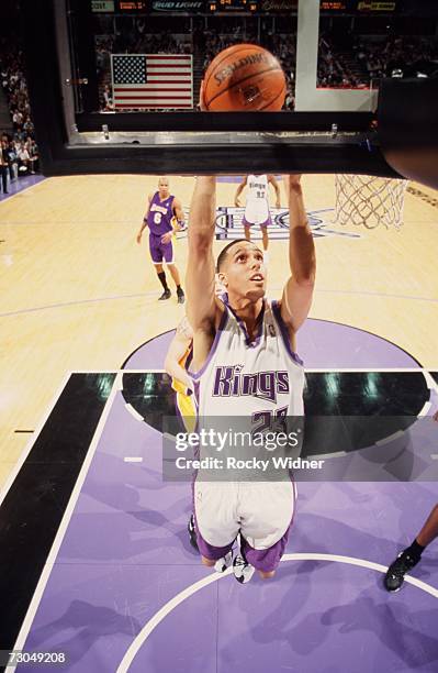 Kevin Martin of the Sacramento Kings takes the ball to the basket during a game against the Los Angeles Lakers at Arco Arena on January 4, 2007 in...