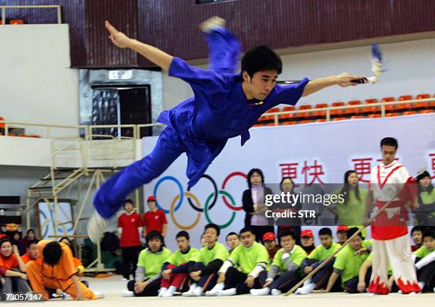 Chinese kungfu exponent shows off his moves during a visit by US figure-skating superstar Michelle Kwan to a sport university in Beijing 21 January...