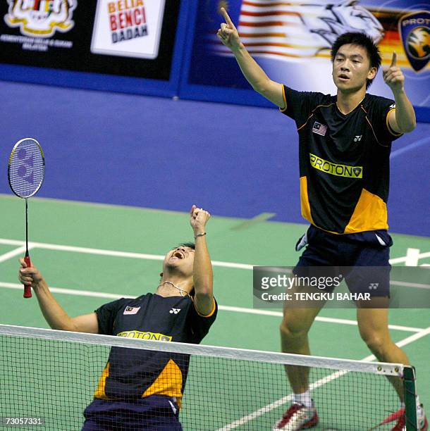 Kuala Lumpur, MALAYSIA: Malaysia's Koo Kien Keat and Tan Boon Heong celebrate after defeating Indonesia-US doubles team Candra Wijaya and Tony...
