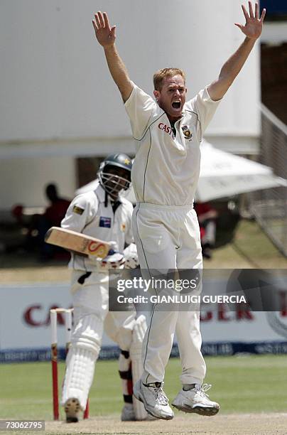 Port Elizabeth, SOUTH AFRICA: South Africa bowler Shaun Pollock celebrates 22 January 2007, the dismissal of Pakistan batsman Mohammad Hafeez during...