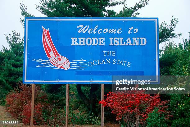 welcome to rhode island sign - rhode island stock-fotos und bilder