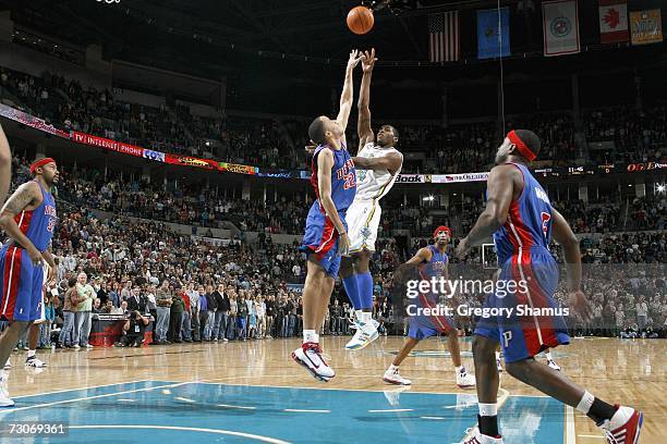 Desmond Mason of the New Orleans/Oklahoma City Hornets tips the ball against Tayshaun Prince of the Detroit Pistons on January 4, 2007 at the Ford...