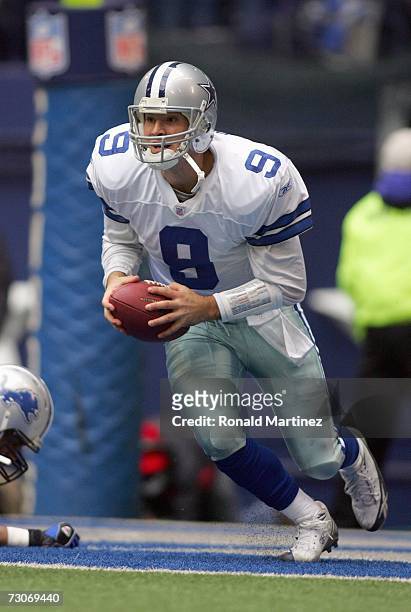 Quarterback Tony Romo of the Dallas Cowboys moves to pass during the game against the Detroit Lions at Texas Stadium on December 31, 2006 in Irving,...