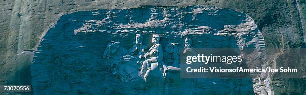 "this is the confederate civil war memorial carving at stone mountain park showing jefferson, davis, robert e. lee, and stonewall jackson. it is carved into granite rock. " - stone mountain stock pictures, royalty-free photos & images