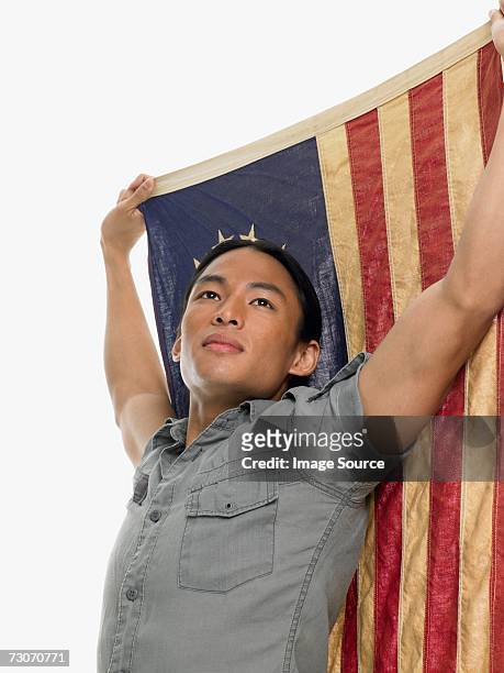 man holding american flag - betsy ross flag stockfoto's en -beelden