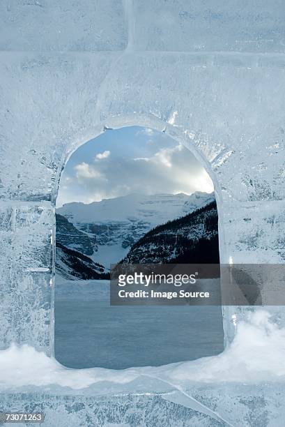 view through carved ice at lake louise - sculpture canada foto e immagini stock