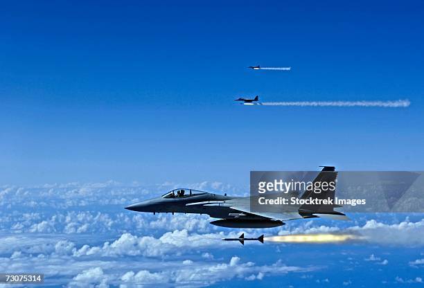 f-15 eagle aircrafts fire aim-7 sparrow missiles at a tactical air-launched decoy over hickam air force base, hawaii, july 16, 2006, during exercise rim of the pacific (rimpac) 2006. - rim fire stock pictures, royalty-free photos & images