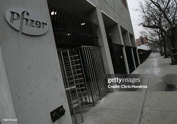 Pfizer Building Sign Sign Hanging On Door Photos and Premium High Res Pictures - Getty Images