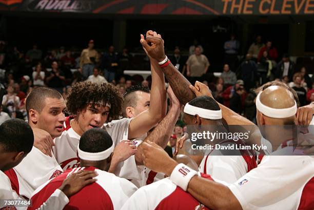 The Cleveland Cavaliers huddle up before tip-off against the Orlando Magic January 22, 2007 at The Quicken Loans Arena in Cleveland, Ohio. NOTE TO...