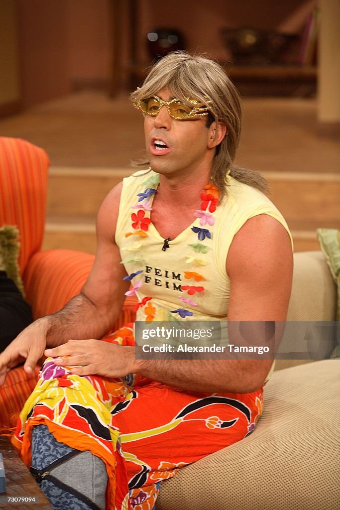 Felipe Rendall Felipe Viel appears on the new set of Escandalo TV for their 5th ...