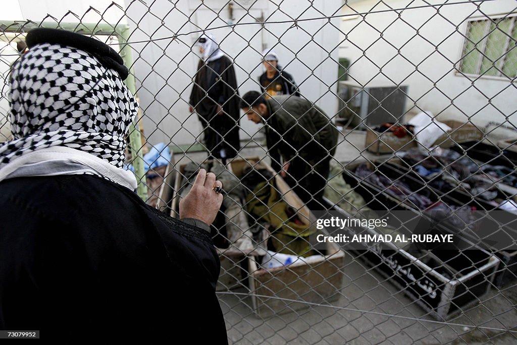 Iraqis receive the corpses of their kill