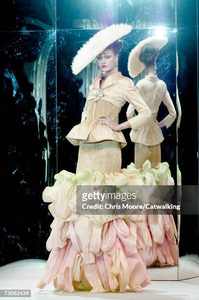 Christian Dior Spring 2007 Haute Couture Photos and Premium High Res ...