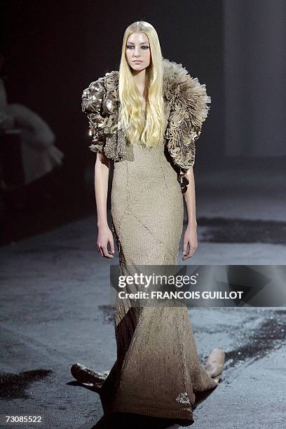 Model presents a creation by Italian designer Riccardo Tisci for Givenchy during the Spring-Summer 2007 Haute Couture show in Paris, 23 January 2007....