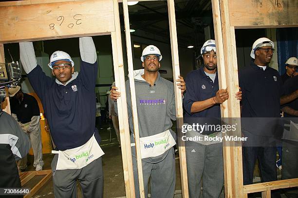 Ron Artest, Corliss Williamson, Kenny Thomas and Justin Williams of the Sacramento Kings help Habitat for Humanity build a home for Hurricane Katrina...