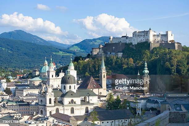 austria, salzburg , hohensalzburg fortress and city, elevated view - salzburgo fotografías e imágenes de stock