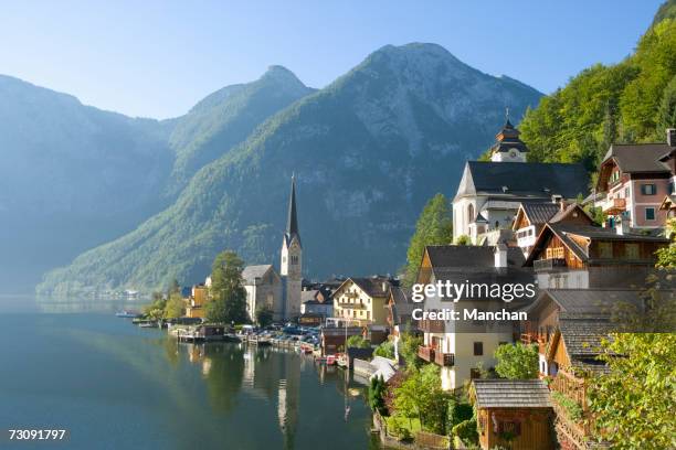 austria, salzburger land, hallstatt town by lake - salzburg stockfoto's en -beelden