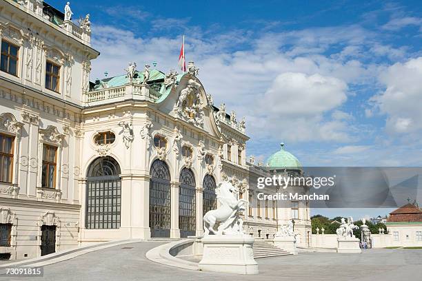 austria, vienna, belvedere palace - belvedere palace vienna imagens e fotografias de stock