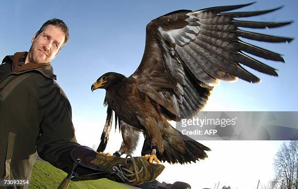 Falconer Ivo van Lanen holds his eagle "Igor" 24 January 2007 on the fair grounds in Essen, western Germany, to promote the fair "Jagd und Hund" ....