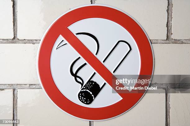 ?no smoking? sign - interdit photos et images de collection