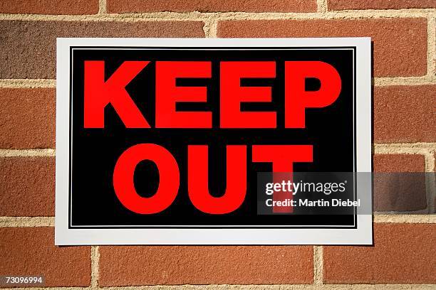 ?keep out? sign - sinal de mantenha a distância - fotografias e filmes do acervo