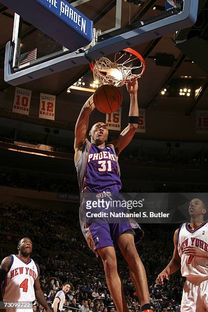 Shawn Marion of the Phoenix Suns dunks against Channing Frye of the New York Knicks in NBA action January 24, 2007 at Madison Square Garden in New...