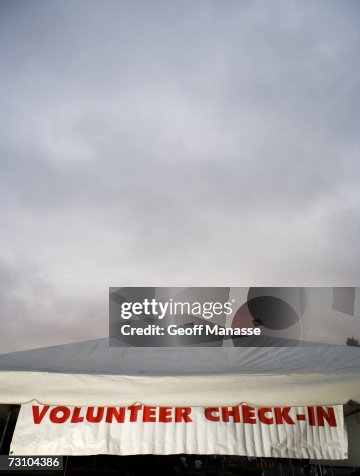 Volunteer Check Inflag Volunteer Checkin Sign On Tent High-Res Stock Photo - Getty Images