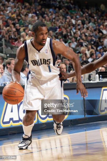 Greg Buckner of the Dallas Mavericks drives to the basket during the game against the Portland Trail Blazers in NBA action January 10, 2007 at the...