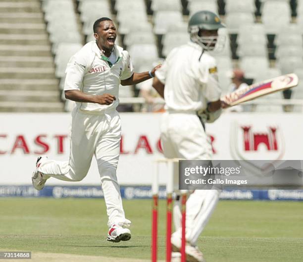 Makhaya Ntini gets the wicket of Yasir Hameed during Day 1 of the Third test between, South Africa and Pakistan at Sahara Park Newlands, on January...