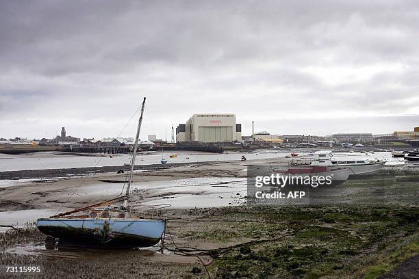 Barrow in Furness, UNITED KINGDOM: The British Aerospace construction hall dominates the skyline above the town of Barrow-in-Furness, north-west...