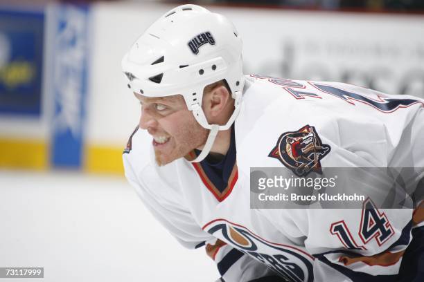 Raffi Torres of the Edmonton Oilers prepares for a face off against the Minnesota Wild during the game at Xcel Energy Center on January 16, 2007 in...