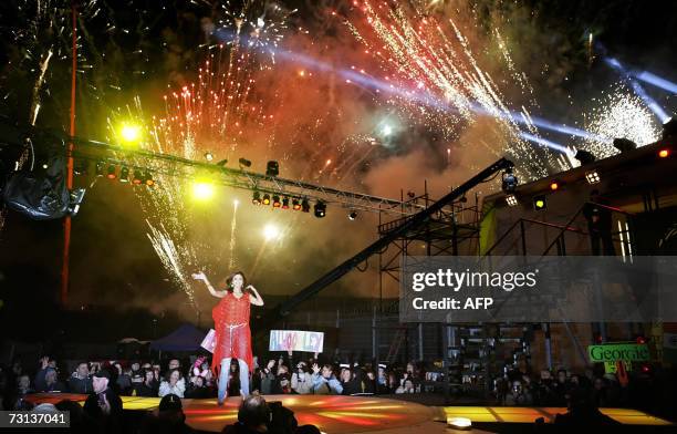 Borehamwood, UNITED KINGDOM: On the final night, Indian actress Shilpa Shetty waves after being voted the winner of Celebrity Big Brother at Elstree...