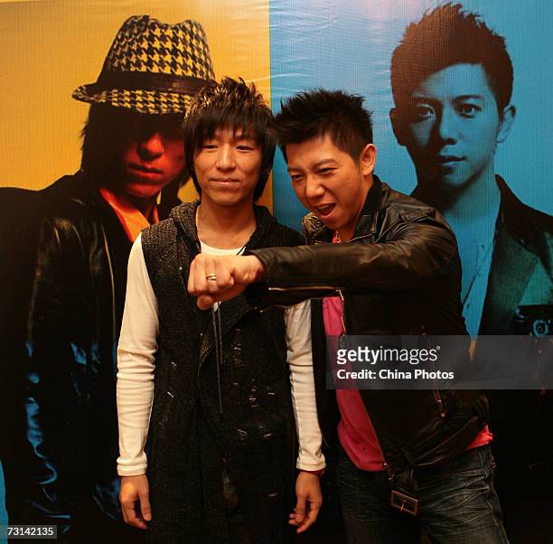 Chinese singer Chen Yufan and Hu Haiquan from the band "Yu Quan" promote their new album on January 29, 2007 in Nanjing of Jiangsu Province, China.