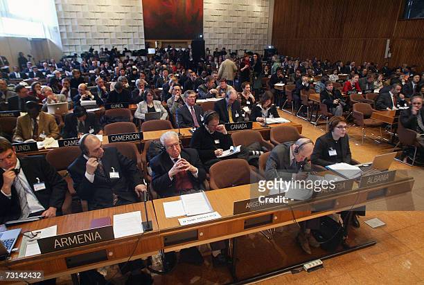 Scientists attend the opening session of Intergovernmental Panel on Climate Change 5 day-meeting, 29 January 2007 at UNESCO in Paris. Their...