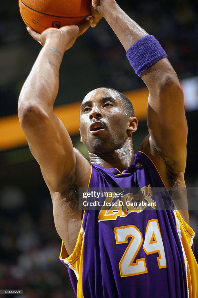 Los Angeles Lakers v New Jersey Nets