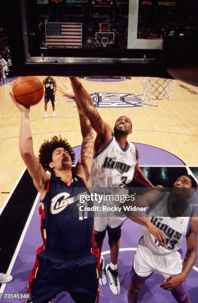 Anderson Varejao of the Cleveland Cavaliers shoots against Shareef Abdur-Rahim and Ron Artest of the Sacramento Kings at Arco Arena on January 9,...