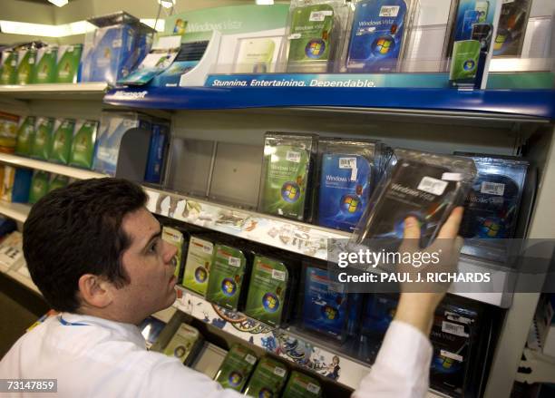 Micro Windows 335 Micro Windows Stock Photos, High-Res Pictures, and Images - Getty ...