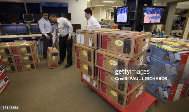 Computer Store Stock 107 Computer Store Window Stock Photos, High-Res Pictures, and Images ...