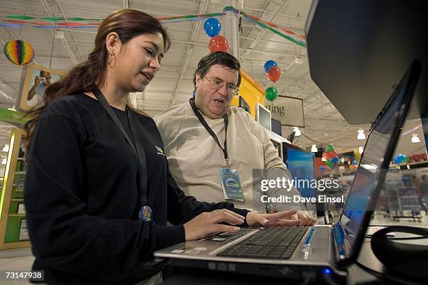 Microsoft representative Erika Garcia demonstrates features of the new Windows operating system Vista with customer Thomas Richardson during a...