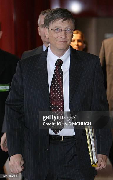 London, UNITED KINGDOM: Bill Gates, Chairman of Microsoft Corporation, arrives at the British Library in central London, 30 January 2007, as he...