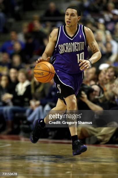 Mike Bibby of the Sacramento Kings drives against the Detroit Pistons on January 20, 2007 at the Palace of Auburn Hills in Auburn Hills, Michigan....