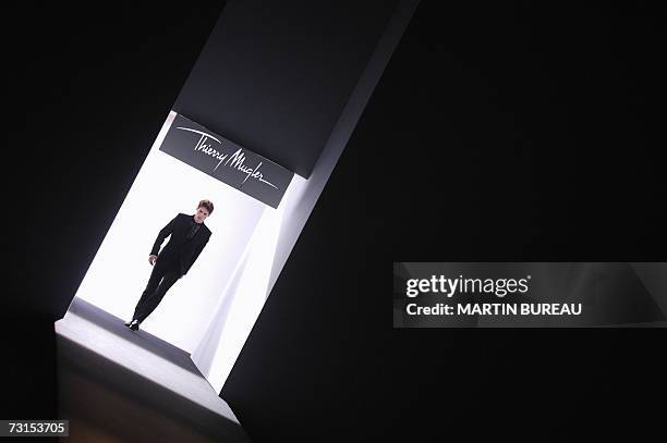 Model displays a creation by Thierry Mugler, 30 January 2007 in Paris, as part of the men's Autumn-Winter 2007-2008 ready to wear collection...