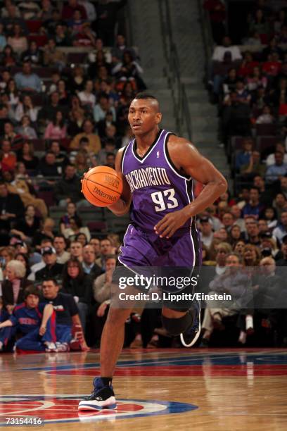 Ron Artest of the Sacramento Kings drives against the Detroit Pistons during a game on January 20, 2007 at the Palace of Auburn Hills, in Auburn...