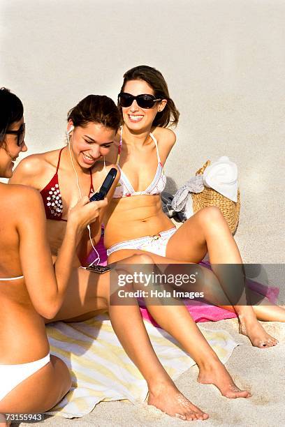 young women hanging out and sunbathing on beach - american sunbathing association photos et images de collection