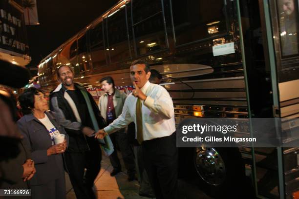 Los Angeles City mayoral candidate Antonio Villaraigosa greets supporters afer exiting his bus in the Fairfax Jewsish district May 17, 2005 in Los...