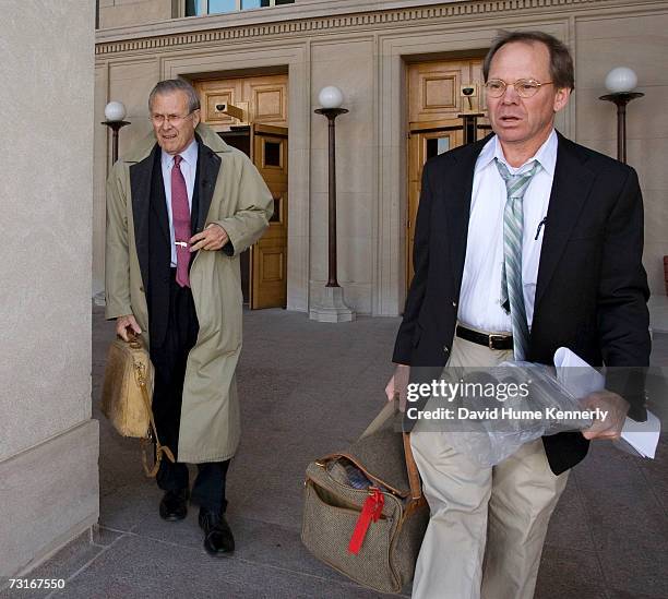 Eric M Ruff 375 Secretary Of Defense Rumsfeld Visits Troops Stock Photos, High-Res ...