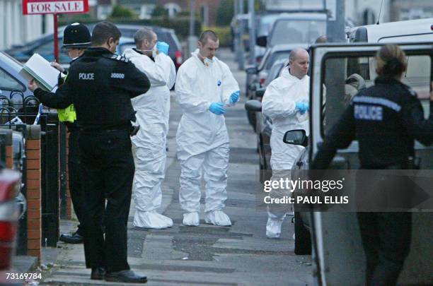 British Forensics 331 Hindi Urdu Stock Photos, High-Res Pictures, and Images - Getty Images