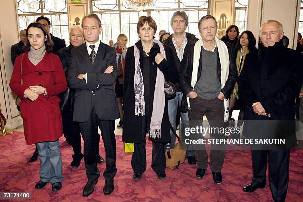 From L to R: Daughter of the kidnapped Colombian presidential candidate Ingrid Betancourt, Melanie, flanked by Paris mayor Bertrand Delanoe, French...