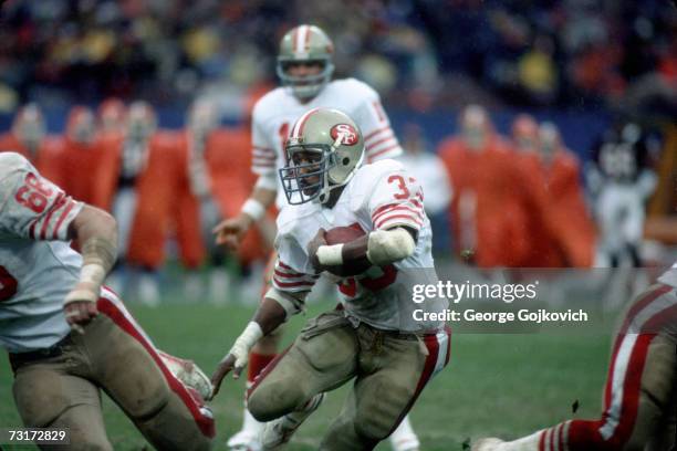 Running back Roger Craig of the San Francisco 49ers in action against the Cleveland Browns at Municipal Stadium on November 11, 1984 in Cleveland,...