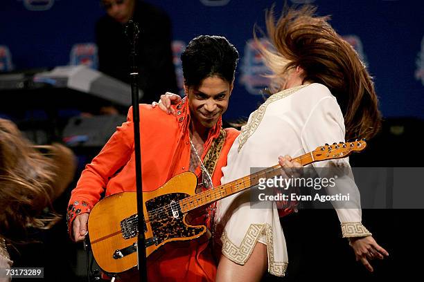 Musician Prince performs during the Super Bowl XLI Half-Time Press Conference at the Miami Convention Center on February 1, 2007 in Miami, Florida.